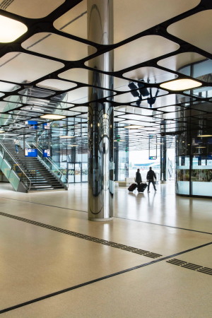 Amsterdam, Niederlande, Netherlands, IJhal, WAA, Wiel Arets Architects, Passage, Bahnhof, main station,arcade, galleria, pedestrian passageway, terrazzo