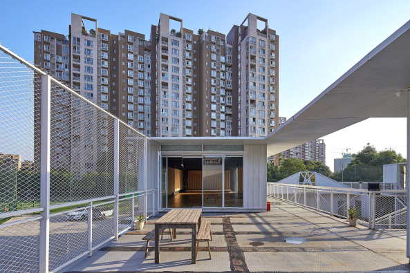 Horus Architectural Design, HAD, Epos Architects, Zhou Yonggang, JingJuSi, Chengdu, China, black box gym, sports centre, Arch-exist Photography, steel, Stahl, Hof, courtyard, temporre Architektur, leichte Struktur, light structure, low-cost, billiges Bauen, temporary architecture, Baunetz, Baunetz Meldung, Architektur, architecture