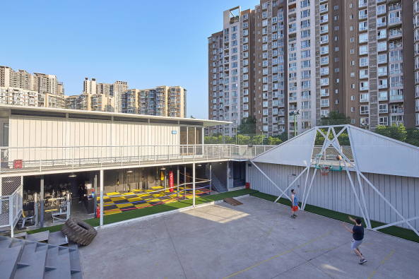 Horus Architectural Design, HAD, Epos Architects, Zhou Yonggang, JingJuSi, Chengdu, China, black box gym, sports centre, Arch-exist Photography, steel, Stahl, Hof, courtyard, tempor�re Architektur, leichte Struktur, light structure, low-cost, billiges Bauen, temporary architecture, Baunetz, Baunetz Meldung, Architektur, architecture
