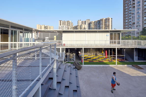 Horus Architectural Design, HAD, Epos Architects, Zhou Yonggang, JingJuSi, Chengdu, China, black box gym, sports centre, Arch-exist Photography, steel, Stahl, Hof, courtyard, tempor�re Architektur, leichte Struktur, light structure, low-cost, billiges Bauen, temporary architecture, Baunetz, Baunetz Meldung, Architektur, architecture