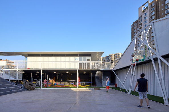 Horus Architectural Design, HAD, Epos Architects, Zhou Yonggang, JingJuSi, Chengdu, China, black box gym, sports centre, Arch-exist Photography, steel, Stahl, Hof, courtyard, tempor�re Architektur, leichte Struktur, light structure, low-cost, billiges Bauen, temporary architecture, Baunetz, Baunetz Meldung, Architektur, architecture