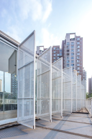 Horus Architectural Design, HAD, Epos Architects, Zhou Yonggang, JingJuSi, Chengdu, China, black box gym, sports centre, Arch-exist Photography, steel, Stahl, Hof, courtyard, tempor�re Architektur, leichte Struktur, light structure, low-cost, billiges Bauen, temporary architecture, Baunetz, Baunetz Meldung, Architektur, architecture