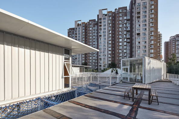 Horus Architectural Design, HAD, Epos Architects, Zhou Yonggang, JingJuSi, Chengdu, China, black box gym, sports centre, Arch-exist Photography, steel, Stahl, Hof, courtyard, tempor�re Architektur, leichte Struktur, light structure, low-cost, billiges Bauen, temporary architecture, Baunetz, Baunetz Meldung, Architektur, architecture