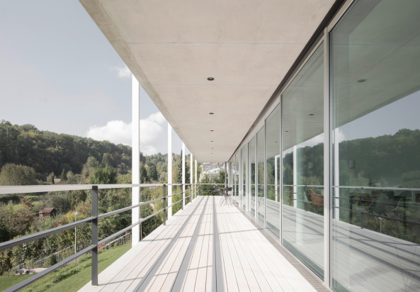 Baunetz, Baunetz Meldung, Architektur, architecture, Brigida Gonzalez, Reichel Schlaier, Stuttgart, Stuttgart-Feuerbach, Wohnhaus, Einfamilienhaus, house, detached house, 60s, 1960er, Satteldach, Japan, Terrasse, Balkon, raumhohe Verglasung
