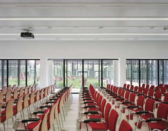 Frankreich, Paris, Paris-Saclay, Research-intensive und Business Cluster, Campus du plateau de Saclay, Saclay-Plateau, ParisTech, Grande �cole, EDF-Lernzentrum und Campus, ecdm Architekten, learning center and a multi-activity campus, Ultra-Hochleistungsbeton (UHPC)