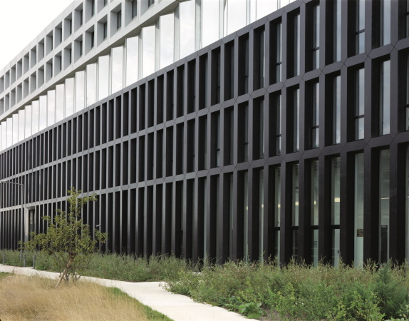 Frankreich, Paris, Paris-Saclay, Research-intensive und Business Cluster, Campus du plateau de Saclay, Saclay-Plateau, ParisTech, Grande �cole, EDF-Lernzentrum und Campus, ecdm Architekten, learning center and a multi-activity campus, Ultra-Hochleistungsbeton (UHPC)
