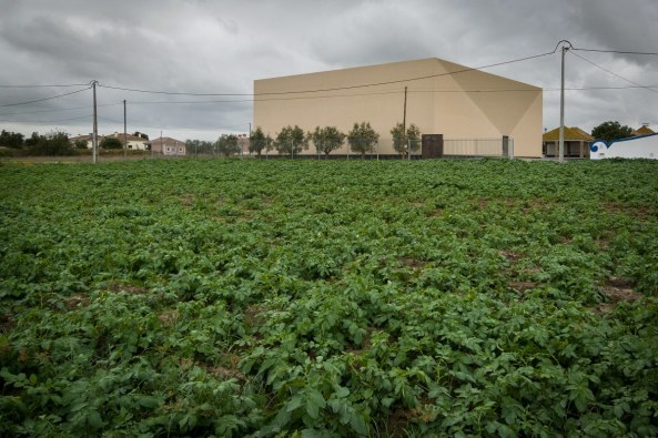 Luis Cangueiro, Miguel Marcelino, Lissabon, lisboa, Museu da Msica Mecnica, Museum, mechanische Instrumente, mechanical instruments, mechanical music, mechanische Musik, Stubal, Pinhal Novo, Schaulager Basel, Herzog & de Meuron, box, Quadrat, square, reduktion, reduction, Privatsammlung, private collection, Baunetz, Baunetz Meldung, Architektur, architecture, Portugal
