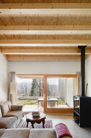 Jos Hevia, Baunetz, Baunetz Meldung, Architektur, architecture, Mogas Arquitectes, Mogas, Berghtte, cottage, mountain cottage, Ferienhaus, Wochenendhaus, alpines Bauen, Holz, shelter, wood, Holzrahmenbau, balloon frame, prefabrication, Vorfertigung, Pyrenen, pyrenees, Pultdach