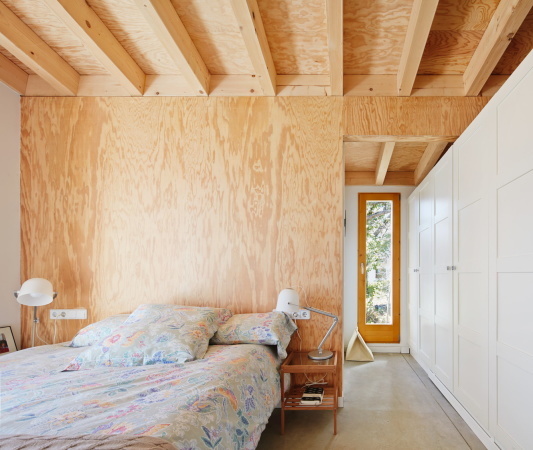 Jos Hevia, Baunetz, Baunetz Meldung, Architektur, architecture, Mogas Arquitectes, Mogas, Berghtte, cottage, mountain cottage, Ferienhaus, Wochenendhaus, alpines Bauen, Holz, shelter, wood, Holzrahmenbau, balloon frame, prefabrication, Vorfertigung, Pyrenen, pyrenees, Pultdach