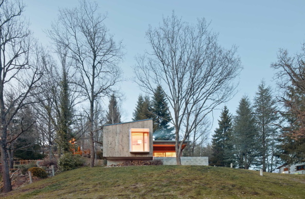 Jos Hevia, Baunetz, Baunetz Meldung, Architektur, architecture, Mogas Arquitectes, Mogas, Berghtte, cottage, mountain cottage, Ferienhaus, Wochenendhaus, alpines Bauen, Holz, shelter, wood, Holzrahmenbau, balloon frame, prefabrication, Vorfertigung, Pyrenen, pyrenees, Pultdach