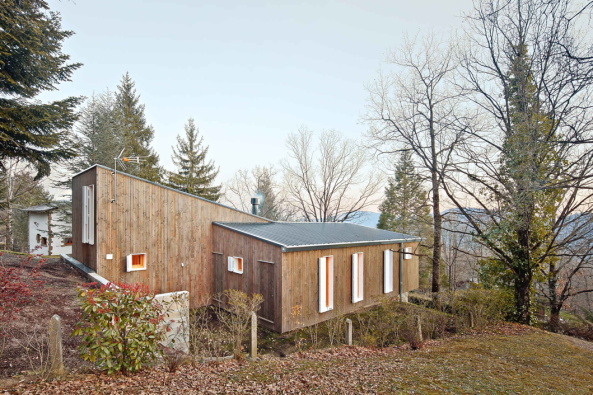 Jos Hevia, Baunetz, Baunetz Meldung, Architektur, architecture, Mogas Arquitectes, Mogas, Berghtte, cottage, mountain cottage, Ferienhaus, Wochenendhaus, alpines Bauen, Holz, shelter, wood, Holzrahmenbau, balloon frame, prefabrication, Vorfertigung, Pyrenen, pyrenees, Pultdach