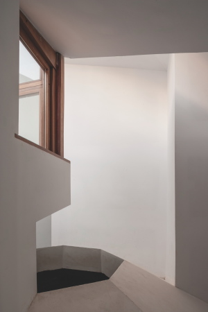 mallorca, kulturhaus, umbau, dach, dachlandschaft, intervention, beton, sichtbeton, holz, balken, flores prats, architekten, casal balaguer, bogen, s�ule, senster, Adria Goula, jose hevia, architects, duch-piza, palma, de, renovierung, sanierung, Ricardo Flores, Eva Prats, Duch Navarro, kulturzentrum, cultural center, historisch, balearen, palazzo, palacio