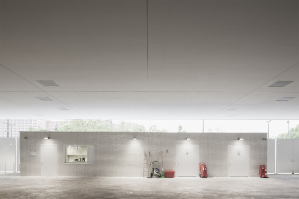 Recyclingzentrum, Paris, Frankreich, France, DATA, Schnepp Renou, wei�es Keramikzeigel, Ziegel, Brick, waste sorting space, Porte de Pantin