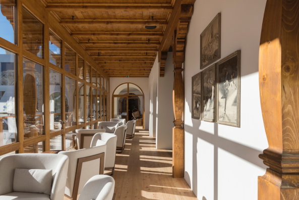 Baunetz, Baunetz-Meldung, Architektur, architecture, Foster + Partners, Norman Foster, Kchel, Kulm Country Club, Eispavillon, St. Moritz, Engadin, Schweiz, Switzerland, Swiss, Tribne, Holz, wood, canpy, pavillon, construction, Konstruktion, Nigel Young