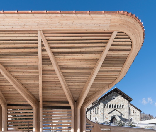 Baunetz, Baunetz-Meldung, Architektur, architecture, Foster + Partners, Norman Foster, Kchel, Kulm Country Club, Eispavillon, St. Moritz, Engadin, Schweiz, Switzerland, Swiss, Tribne, Holz, wood, canpy, pavillon, construction, Konstruktion, Nigel Young