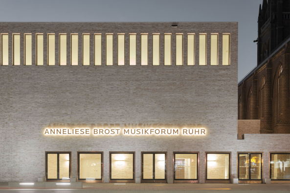 Kirche, Altbau, Musikforum, Kritik, Bez+Kock, Brigida Gonzalez, Bochum, Symphoniker, Anneliese Brost, Brgerbegehren, Bhne, Treppe, stairs, Rampe, ramp, music hall