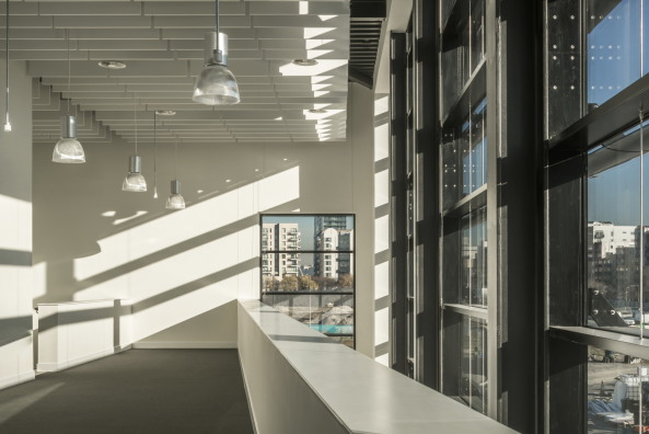 Mark Hadden, landmarke, kraftwerk, heizkraftwerk, golden, goldener, schornstein, neubau, london, greenwich, besucherzentrum, �ffentlich, �ffentlichkeitsarbeit, architekten, c.f.moller, moller, M�ller, C.F.M�ller, sakral, kirche, turm, schwarz, wei�, w�rme, energie, energieversorgung, transparenz, architektur, industrie, peninsula, halbinsel, c.f.