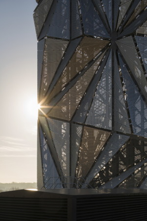 Mark Hadden, landmarke, kraftwerk, heizkraftwerk, golden, goldener, schornstein, neubau, london, greenwich, besucherzentrum, �ffentlich, �ffentlichkeitsarbeit, architekten, c.f.moller, moller, M�ller, C.F.M�ller, sakral, kirche, turm, schwarz, wei�, w�rme, energie, energieversorgung, transparenz, architektur, industrie, peninsula, halbinsel, c.f.