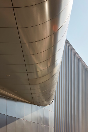 Slough, UK, 2016, urban renewal, Bibliothek, Kulturzentrum, Stahl, Kurve, The Curve, bblur architecture, CZWG Architects, Colorminium, Sir William Herschel