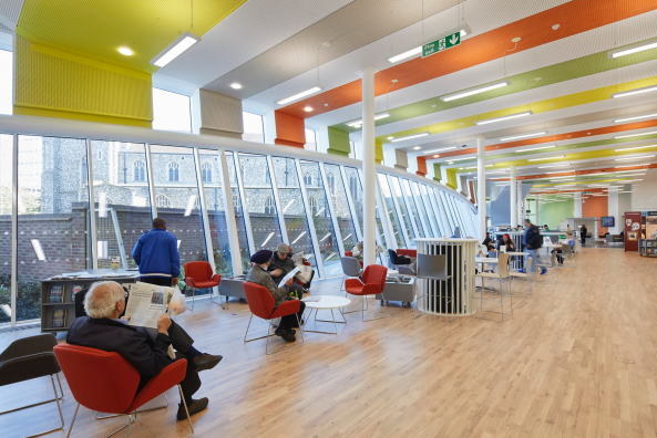 Slough, UK, 2016, urban renewal, Bibliothek, Kulturzentrum, Stahl, Kurve, The Curve, bblur architecture, CZWG Architects, Colorminium, Sir William Herschel