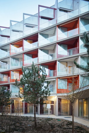Takuji Shimmura, batignole, Jean Bocabeille, architekten, architekt, frankreich, paris, neubau, nursing home, pflegeheim, sozialer wohnungsbau, rot, balkon, balkone, hof, terrassen, egalite, gleichheit, france, Habitation, Clichy, sozialwohnung, konversion, dichte, stadt