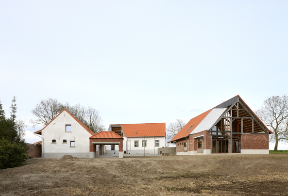 Bauernhof, Einfamilienhaus, Belgien, de vylder vinck tailleu, Filip Dujardin, Mies van der Rohe Award 2017, Re-scalierung des Bauernhofes, House CG, Zementfliesen