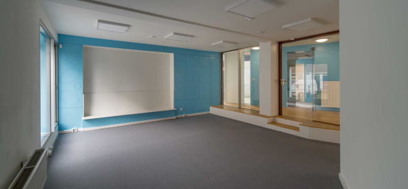 krill, o.r.c.a., umbau, umnutzung, obdachlose, phsychatrie, patienten, stiftung, sozial, zentrum, gemeinschaft, gemeinschaftliches wohnen, kollektiv, beton, backstein, intervention, ausbau, glas, bro, office, organisation, hilfsorganisation, architekten, niederlande, Millinx, rotterdam, Thuishaven Charlois, auffangstelle, wohnungslose, tren, tr, attrappen, fake