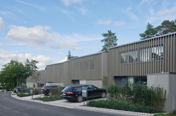 ke E:son Lindman, Baunetz, Baunetz-Meldung, Architektur, srchitecture, Modet, Arklab, Stockholm, Reihenhuser, row houses, housing, scandinavia, scandinavian, swedish, sweden, holz, wood, grau, grey, Erik Wallin Bygg