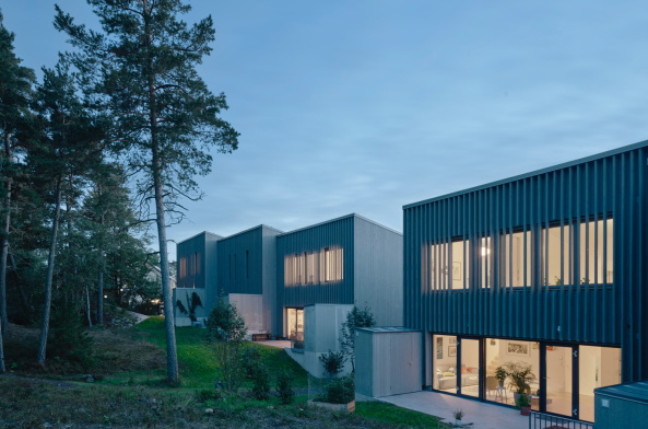 ke E:son Lindman, Baunetz, Baunetz-Meldung, Architektur, srchitecture, Modet, Arklab, Stockholm, Reihenhuser, row houses, housing, scandinavia, scandinavian, swedish, sweden, holz, wood, grau, grey, Erik Wallin Bygg