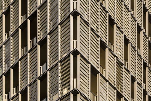 Fernando Guerra, Marco Cappelletti, Labics, rom, roma, Hines, Parsitalia, bus depot, bus, garage, konversion, italien, italia, neubau, struktut, block, stadt, bro, wohnen, wohnungsbau, einzelhandel, stahl, metall, fassade, rundsttzen, sttzen, auskragung, alt, italiensche stadt, berbaut, ufo, wohnungen, appartements, rampen, treppe, platz, ffentlicher raum