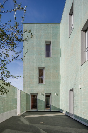 Casa Acreditar Porto, Porto IPO, onkologisches Zentrum, atelier do cardoso . arquitectos, Spende, Donation, portugiesische Hersteller, Hohlraum, patio, garten, Wohnen, jugendliche Patienten, sorgfltige Architektur, Portugal, Porto