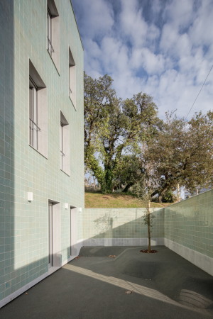 Casa Acreditar Porto, Porto IPO, onkologisches Zentrum, atelier do cardoso . arquitectos, Spende, Donation, portugiesische Hersteller, Hohlraum, patio, garten, Wohnen, jugendliche Patienten, sorgfltige Architektur, Portugal, Porto
