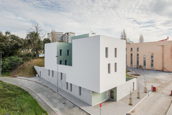 Casa Acreditar Porto, Porto IPO, onkologisches Zentrum, atelier do cardoso . arquitectos, Spende, Donation, portugiesische Hersteller, Hohlraum, patio, garten, Wohnen, jugendliche Patienten, sorgf�ltige Architektur, Portugal, Porto