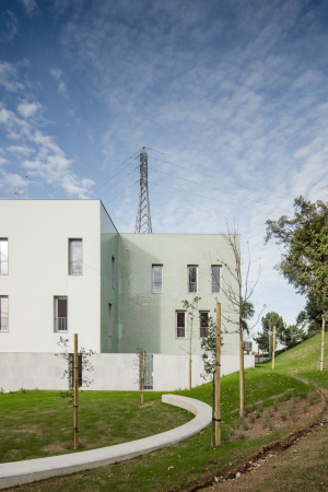 Casa Acreditar Porto, Porto IPO, onkologisches Zentrum, atelier do cardoso . arquitectos, Spende, Donation, portugiesische Hersteller, Hohlraum, patio, garten, Wohnen, jugendliche Patienten, sorgfltige Architektur, Portugal, Porto