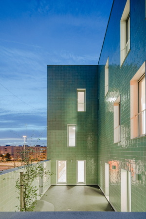 Casa Acreditar Porto, Porto IPO, onkologisches Zentrum, atelier do cardoso . arquitectos, Spende, Donation, portugiesische Hersteller, Hohlraum, patio, garten, Wohnen, jugendliche Patienten, sorgfltige Architektur, Portugal, Porto