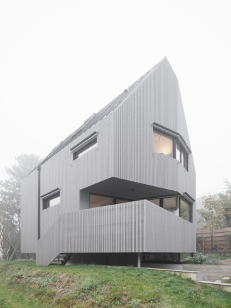 Schnepp Renou, Karawitz, Baunetz, Meldung, Architektur, architecture, Paris, banlieu, Marly-le-Roi, Einfamilienhaus, Passivhaus, single family house, Milena Karanesheva, Mischa Witzmann, Holzverkleidung, Holzfassade, wood, Maison Bambou