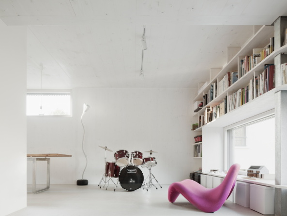 Schnepp Renou, Karawitz, Baunetz, Meldung, Architektur, architecture, Paris, banlieu, Marly-le-Roi, Einfamilienhaus, Passivhaus, single family house, Milena Karanesheva, Mischa Witzmann, Holzverkleidung, Holzfassade, wood, Maison Bambou