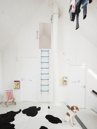 Schnepp Renou, Karawitz, Baunetz, Meldung, Architektur, architecture, Paris, banlieu, Marly-le-Roi, Einfamilienhaus, Passivhaus, single family house, Milena Karanesheva, Mischa Witzmann, Holzverkleidung, Holzfassade, wood, Maison Bambou