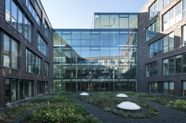 Baunetz, Meldung, Architektur, architecture, Ratingen, Mitsubishi, headquarter, Zentrale, Deutschlandzentrale, Bro, office, corporate architecture, Kresings, HG Esch, Leed Award
