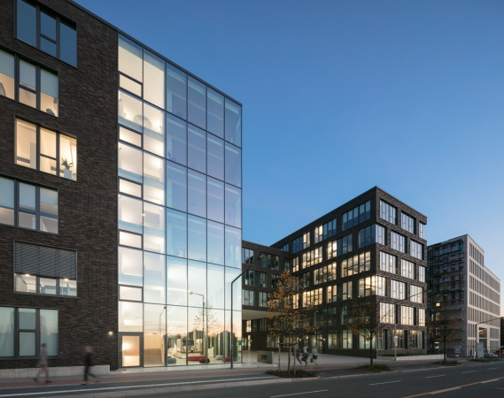 Baunetz, Meldung, Architektur, architecture, Ratingen, Mitsubishi, headquarter, Zentrale, Deutschlandzentrale, Bro, office, corporate architecture, Kresings, HG Esch, Leed Award