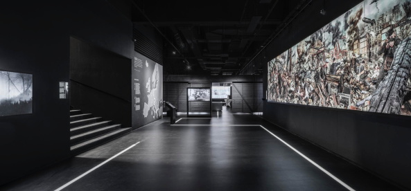 Juliusz Sokolowski, Jakub Certowicz, Piotr Rakowski, DIALOGUE CENTRE PRZEŁOMY, National Museum, Nationalmuseum, Szczecin, Stettin, Muzeum Narodowe, Platz, square, Landschaftsarchitektur, landscape architecture, Architektur, architecture, grau, Beton, grey concrete, wave, Welle, KWK Promes, Philharmonie, history, Geschichte, urban space, Stadtraum, open space, Polen, Poland, Baunetz, Meldung