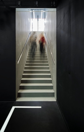 Juliusz Sokolowski, Jakub Certowicz, Piotr Rakowski, DIALOGUE CENTRE PRZEŁOMY, National Museum, Nationalmuseum, Szczecin, Stettin, Muzeum Narodowe, Platz, square, Landschaftsarchitektur, landscape architecture, Architektur, architecture, grau, Beton, grey concrete, wave, Welle, KWK Promes, Philharmonie, history, Geschichte, urban space, Stadtraum, open space, Polen, Poland, Baunetz, Meldung