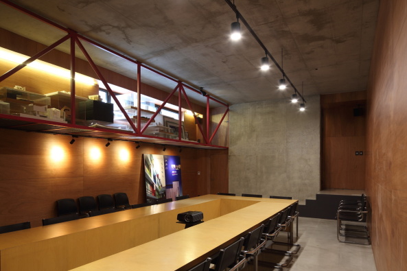 Korea, Seoul, Brohaus, KYWC, kywc architects, Office building, Stahlstruktur, stahl, steel, Rot, Red, Kim Jae-Kyeong, Statik, Mikroarchitektur, Microarchitecture, Mikrokosmos Soyul, micro-cosmos soyul, Kim Seung-Hoy, Yongsan-gu, Huam-dong