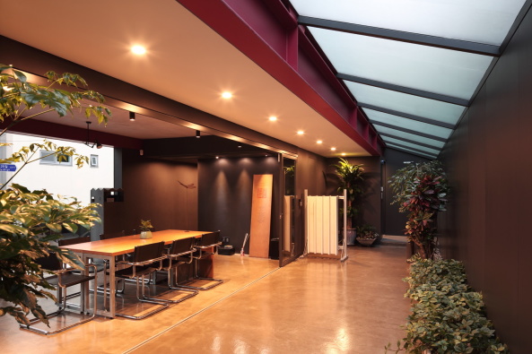 Korea, Seoul, Brohaus, KYWC, kywc architects, Office building, Stahlstruktur, stahl, steel, Rot, Red, Kim Jae-Kyeong, Statik, Mikroarchitektur, Microarchitecture, Mikrokosmos Soyul, micro-cosmos soyul, Kim Seung-Hoy, Yongsan-gu, Huam-dong