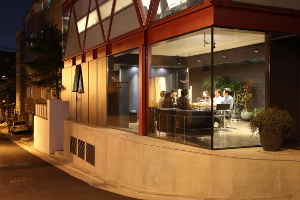 Korea, Seoul, Brohaus, KYWC, kywc architects, Office building, Stahlstruktur, stahl, steel, Rot, Red, Kim Jae-Kyeong, Statik, Mikroarchitektur, Microarchitecture, Mikrokosmos Soyul, micro-cosmos soyul, Kim Seung-Hoy, Yongsan-gu, Huam-dong