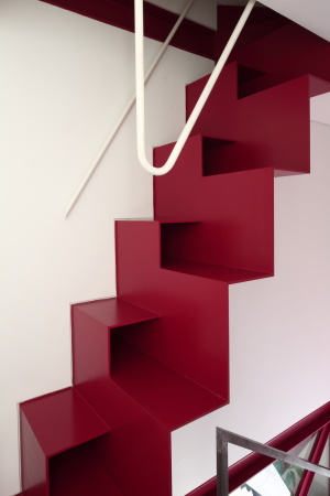 Korea, Seoul, Brohaus, KYWC, kywc architects, Office building, Stahlstruktur, stahl, steel, Rot, Red, Kim Jae-Kyeong, Statik, Mikroarchitektur, Microarchitecture, Mikrokosmos Soyul, micro-cosmos soyul, Kim Seung-Hoy, Yongsan-gu, Huam-dong