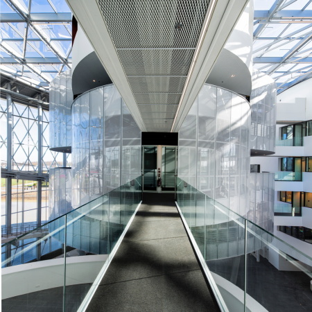 Jaspers-Eyers, Baunetz, Meldung, Architektur, architecture, Barco, Belgien, Belgium, Kortrijk, Kennedypark, office building, corporate architecture, Bro, Brobau, office, rund, round, circle, Kreis, wei, white, Philippe van Gelooven, Klaas Verdru, Steven Massart, Marc Detiffe