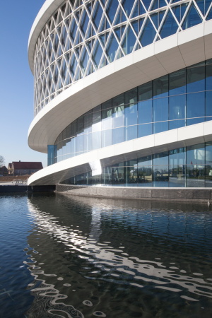 Jaspers-Eyers, Baunetz, Meldung, Architektur, architecture, Barco, Belgien, Belgium, Kortrijk, Kennedypark, office building, corporate architecture, Bro, Brobau, office, rund, round, circle, Kreis, wei, white, Philippe van Gelooven, Klaas Verdru, Steven Massart, Marc Detiffe