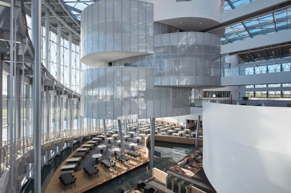 Jaspers-Eyers, Baunetz, Meldung, Architektur, architecture, Barco, Belgien, Belgium, Kortrijk, Kennedypark, office building, corporate architecture, Bro, Brobau, office, rund, round, circle, Kreis, wei, white, Philippe van Gelooven, Klaas Verdru, Steven Massart, Marc Detiffe