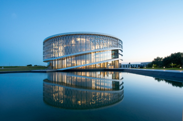 Jaspers-Eyers, Baunetz, Meldung, Architektur, architecture, Barco, Belgien, Belgium, Kortrijk, Kennedypark, office building, corporate architecture, Bro, Brobau, office, rund, round, circle, Kreis, wei, white, Philippe van Gelooven, Klaas Verdru, Steven Massart, Marc Detiffe